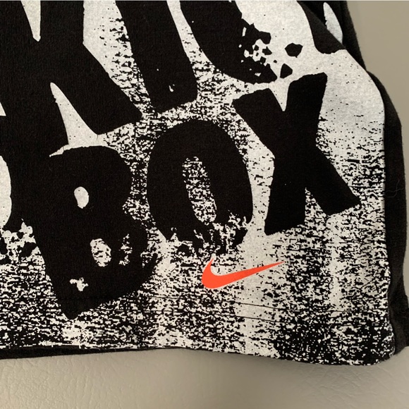 Nike Crop Top Black White Athletic Graphic Cropped Shirt Attached Bra Womens Lg - Picture 9 of 11